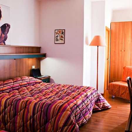 Hotel Los Angeles Assisi Szoba fotó