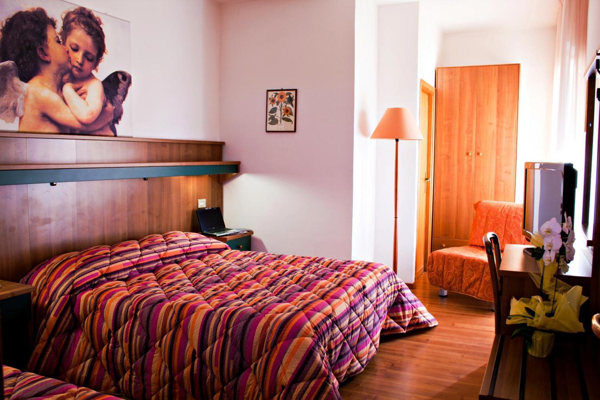 Hotel Los Angeles Assisi Szoba fotó